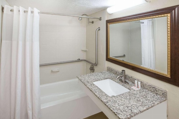 Days Inn by Wyndham Little Rock/Medical Center image 8